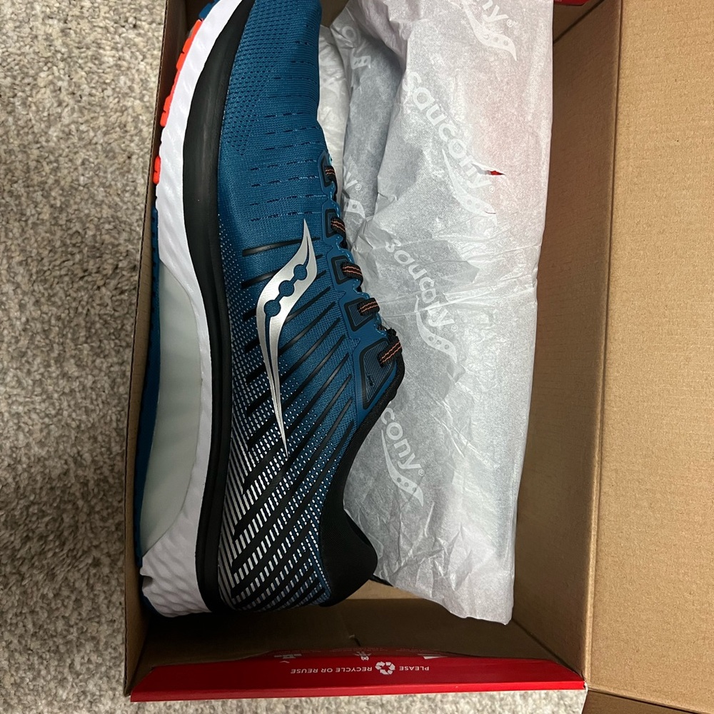Brand new Saucony Guide 13 Mens size 11 shoes
